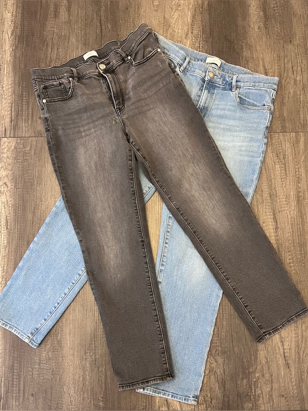 Women's Cropped Straight Jeans in Black